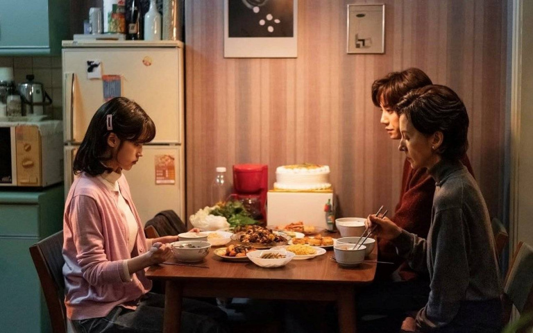 被說不孝只因「婚後不跟公婆住」?她揭真相:住越久感情越快磨光,保持距離才是王道!