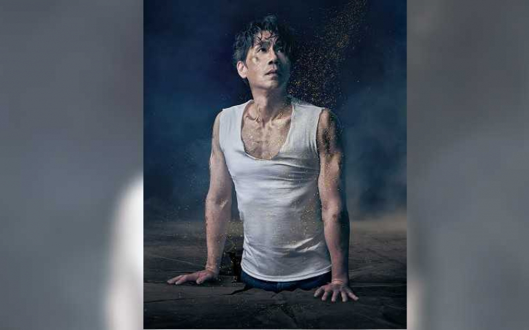 羅時豐家中健身吊嘎展肌情　全身鍍金遭虧18銅人