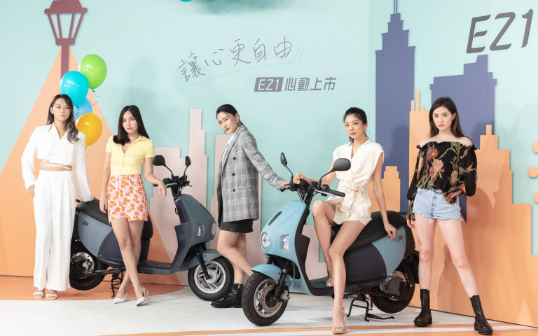 eMOVING首款換電輕型機車EZ1,心動上市!