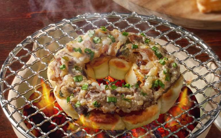 燒肉甜甜圈?!Mister Donut X 牛角燒肉推「牛五花配鹽蔥醬」燒肉系點心,鹹波堤、鹹派一次吃!