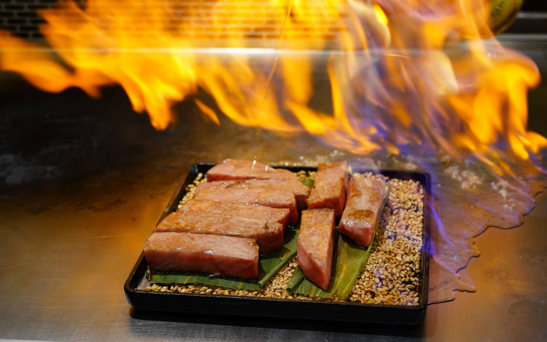 搶攻高端客！王品「阪前和牛鐵板燒」明開幕　首創日澳雙和牛7吃法