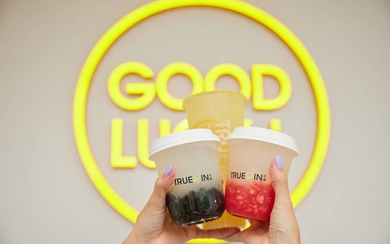 西瓜、珍珠配銀耳喝過嗎？手搖飲品牌3款新品買一送一，揪團來喝爆！