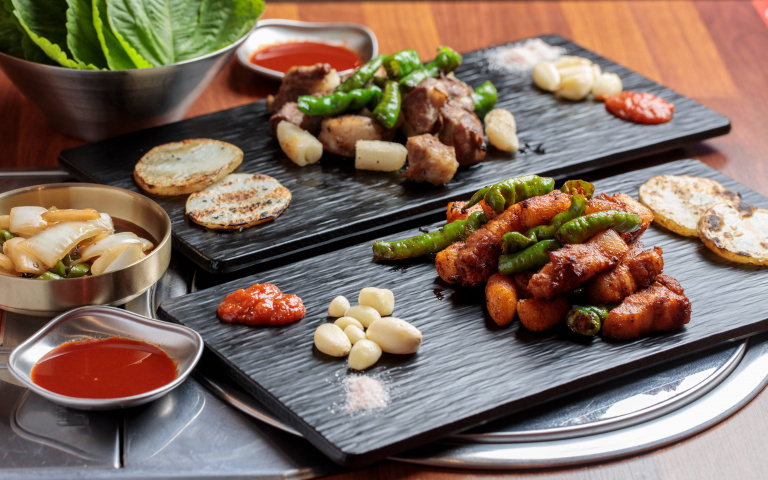 人氣韓食開吃2／台韓大叔打造懷舊雜貨店　到「Uncle-K火焰烤肉店」大口吃肉、大口喝酒