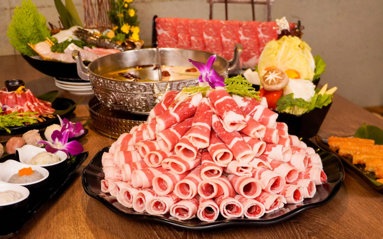 爸氣十足！浮誇肉肉山免費送！父親節限定「爸爸幾歲就送幾片頂級牛肉」！