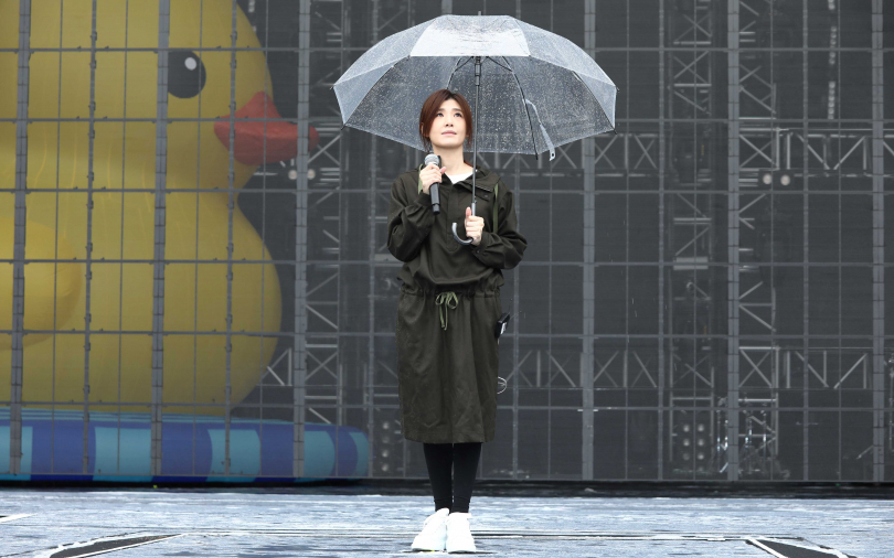 蘇慧倫濕身跨年秀　「長輩」現身喚回憶