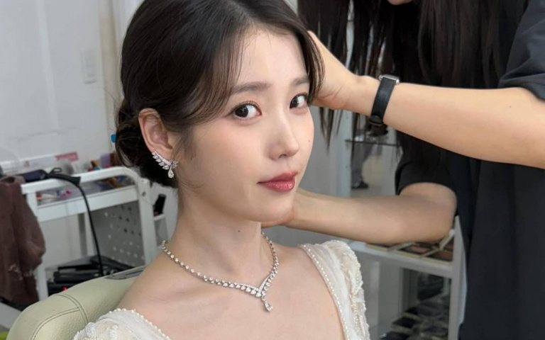 IU生日霸氣請8300杯咖啡給粉絲　粉絲大喊：沒愛錯人