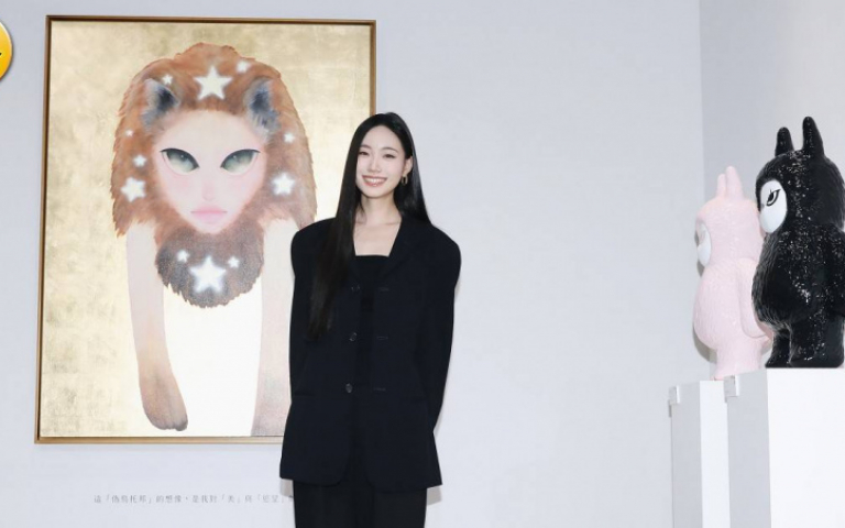 Lily許韶恩首場個展今日揭幕 畫作名字藏對姨媽大S的愛