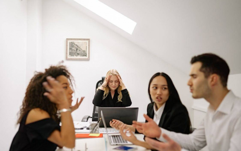 11月職場暗潮洶湧！這4星座恐被小人陷害　小心遭搶功還背黑鍋