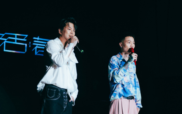 蕭秉治香港開唱苦練粵語歌　圓夢喜獲「祈福小金豬」
