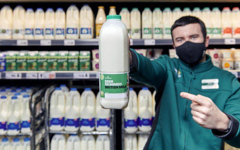 英國超市移除鮮奶的有效期限！要消費者用「嗅覺」判斷是否壞了沒