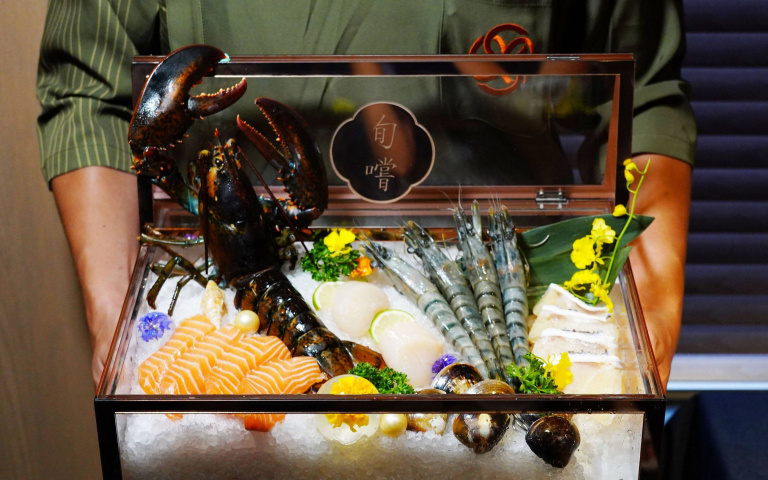 王品首度跨足頂級鍋物市場　「旬嚐」海鮮寶盒澎湃上桌　最貴帝王蟹套餐要價破3萬！