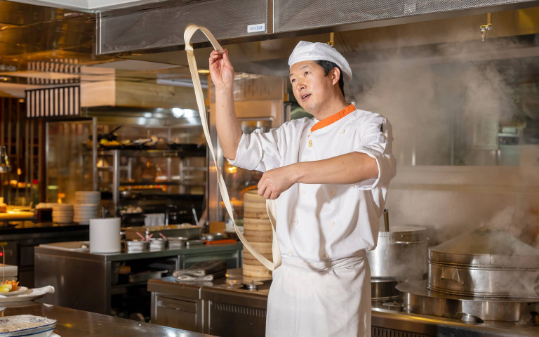 大廚家鄉味3／台北遠東香格里拉馮永田盡展古都美食　手擀、甩打出西安麵食勁道