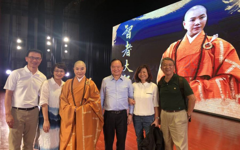 唐美雲海外公演 引發交通癱瘓