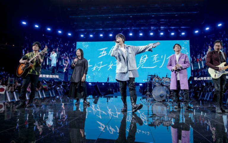 五月天石頭激戰桂綸鎂 阿信猛虧「沒叫你假戲真做」