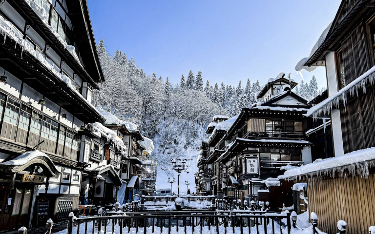日本東北必訪5大雪景！銀山溫泉、藏王樹冰、橫手雪祭，絕美銀白世界超夢幻！