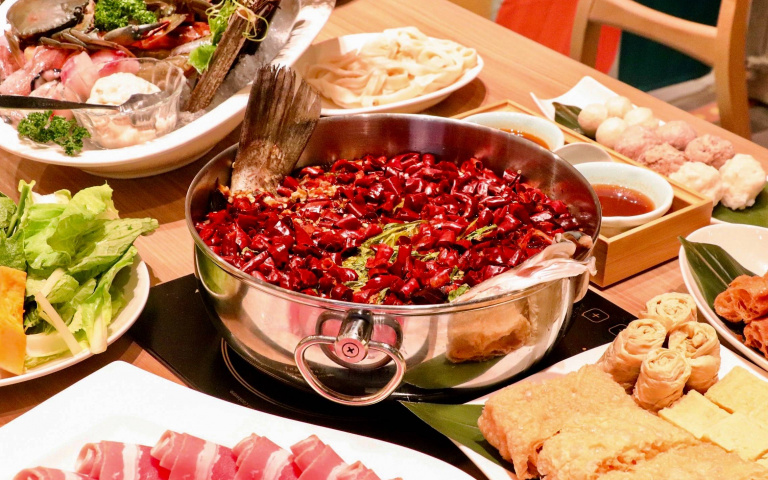 火鍋店再+1！開吃酸菜魚、魷魚螺肉蒜，甜品與冬瓜檸檬冰沙無限續！