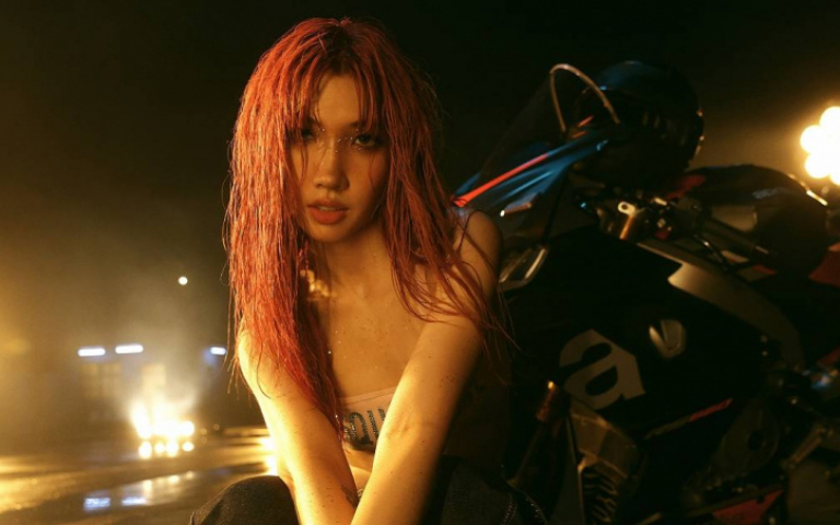 Karencici化身Y2K「個性壞女孩」　首挑戰全唱跳舞曲男友全見證