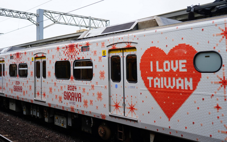 臺鐵首部主題彩繪列車啟航！期間限定「西拉雅鐵道便當」必嚐鮮！
