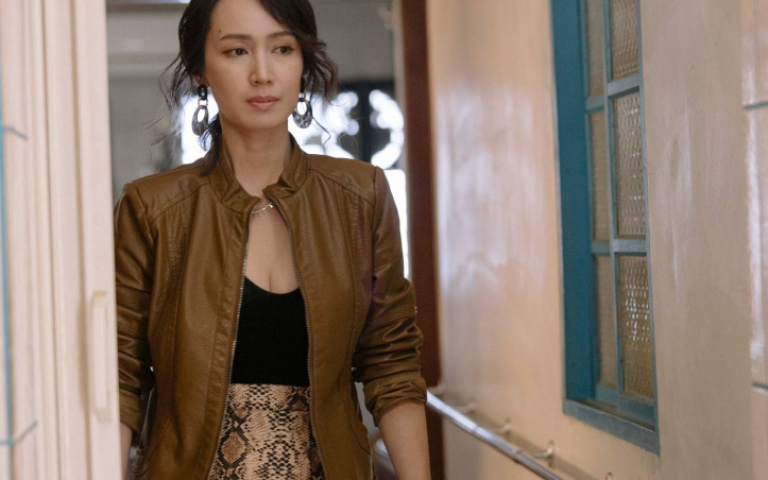 小薰演鬼片性感秀春光　白癡公主大膽扮妓女抱人取暖