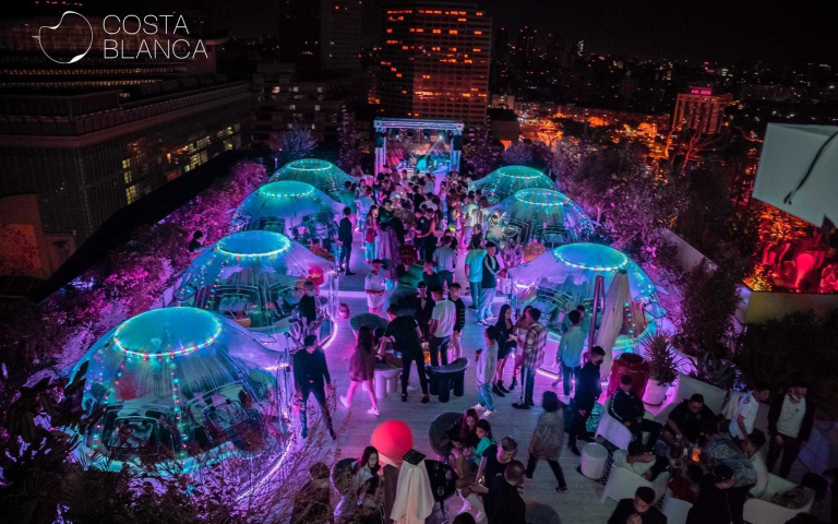 台北最新打卡地標超欠拍!地中海式sky club+美炸「透明泡泡屋」101煙火秀絕佳觀賞聖地曝光