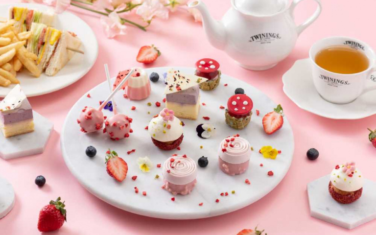 呼喚粉嫩少女心！超美翻的草莓主題下午茶、特調　相機先吃再說