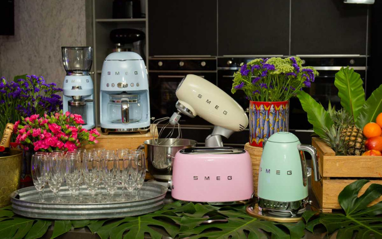 將冰箱彩繪狂野色彩　復古冰箱全球限量上市