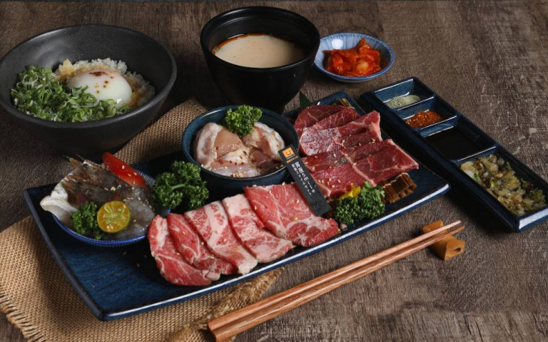 一人吃燒肉不用忍！牛排、海鮮「50元銅板價」、再送1,000份肉品、抽帝王蟹腳！