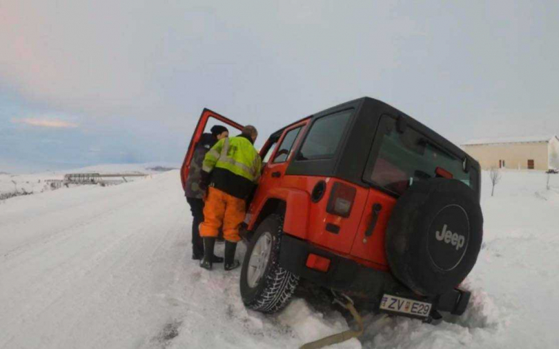 悚!原子邦妮冰島遇暴雪車震空翻