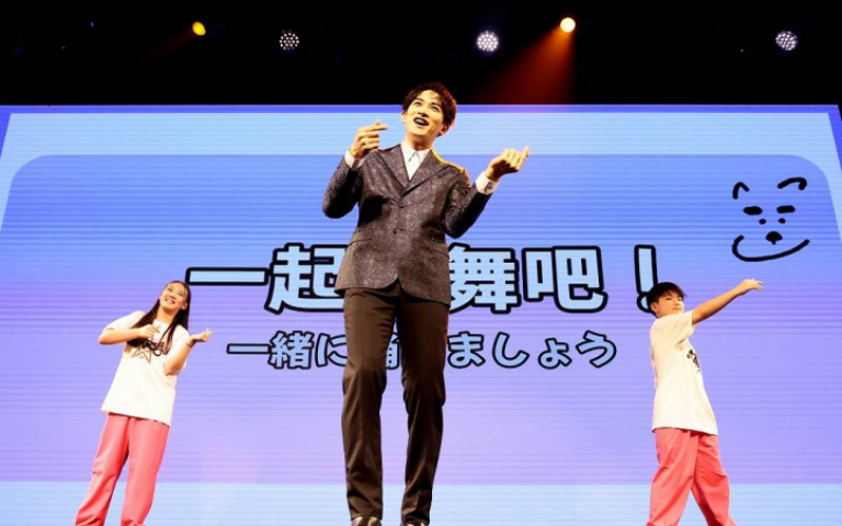 町田啓太來台大嗑蓮霧滷肉飯「吃好飽喔」 放話下次辦馬拉松見面會