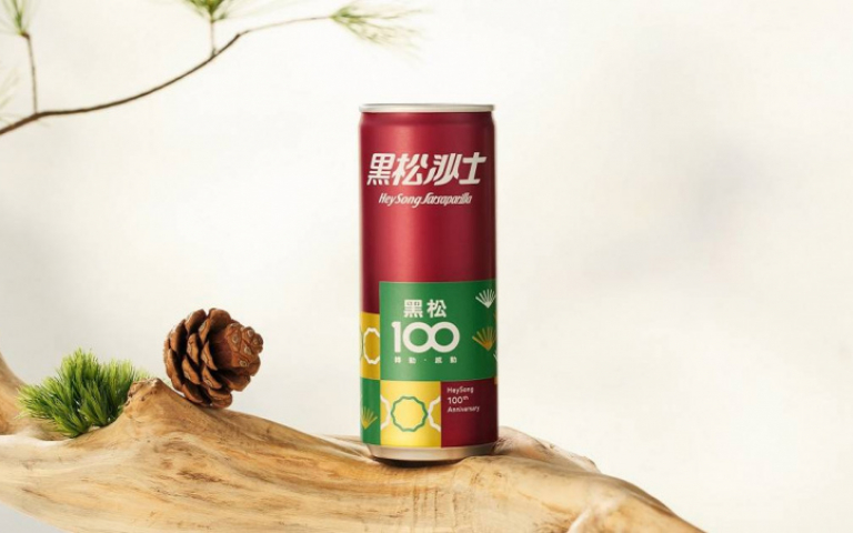 飲品老牌歡慶100週年 推限量紀念罐、悠遊卡組 玩數位互動體驗抽大獎