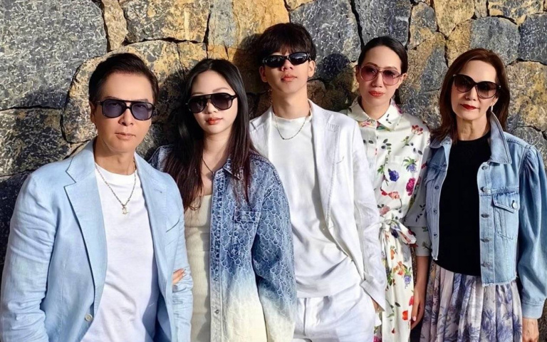 甄子丹全家合照曝光！17歲愛兒神似韓星還是鋼琴才子 粉絲大讚太完美