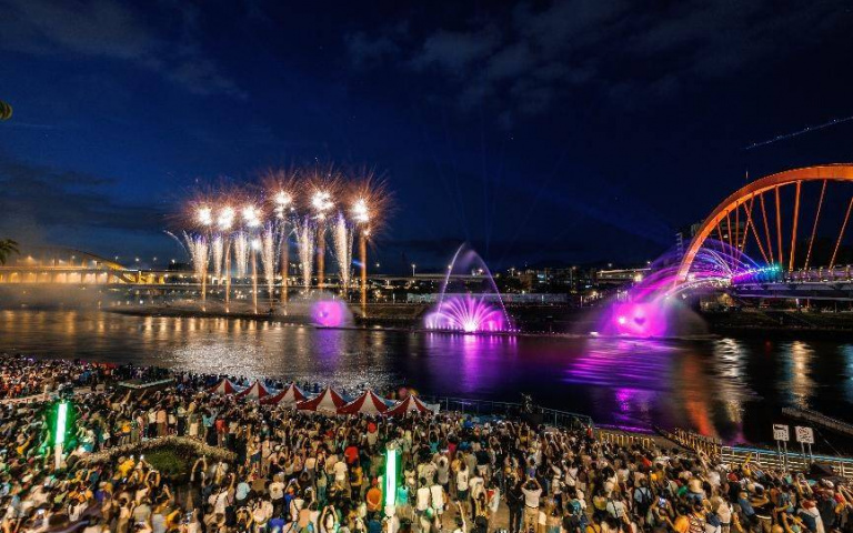 台北夏夜最美水岸秀回歸！2026台北水舞嘉年華限時15天，水火共舞、彩虹橋雙水舞登場！