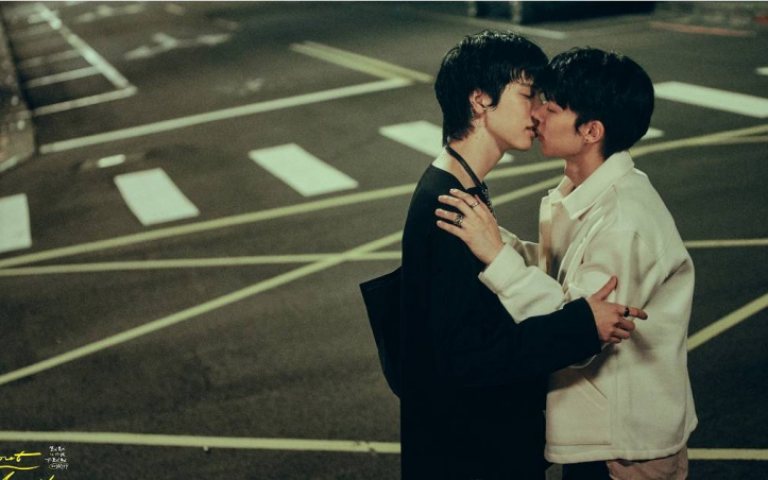 BL劇《About Youth》曖昧之吻糖份超標 徐碩廷激吻黃信赫無法自拔