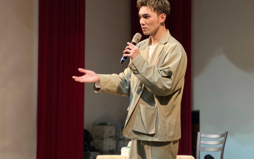 史上最乾唱跳歌手！　黃偉晉被點檯「尬跳」撐場