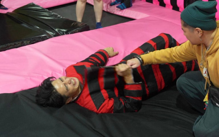 郭彥均十字韌帶舊傷復發　錄影中斷「一動也不動」