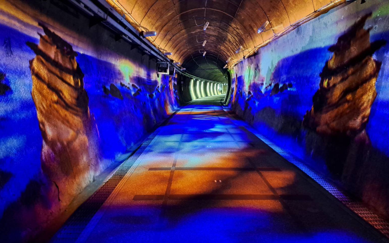 舊草隧道百周年慶推絕美互動光廊　穿梭舊照片「沉浸式慶典」回到大正時期