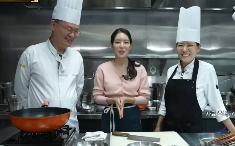 《黑白大廚》中華料理女神「雙胞胎姊姊」曝光 姊妹倆外貌「根本複製貼上」
