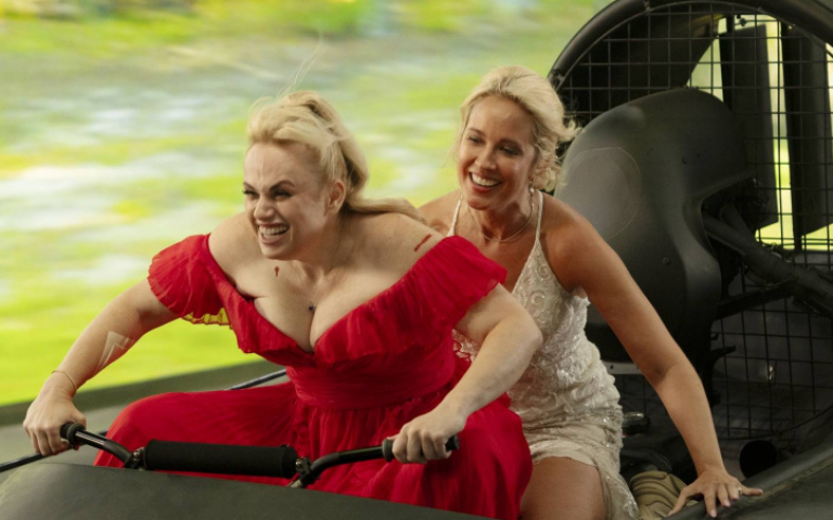 《歌喉讚》姐妹再同台！「喜劇女王」變身女特務捍衛閨蜜婚禮