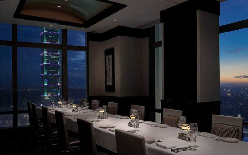 只有20席！高樓層牛排餐廳辦限量餐酒晚宴　可以喝到跟歐巴馬就職典禮一樣的酒