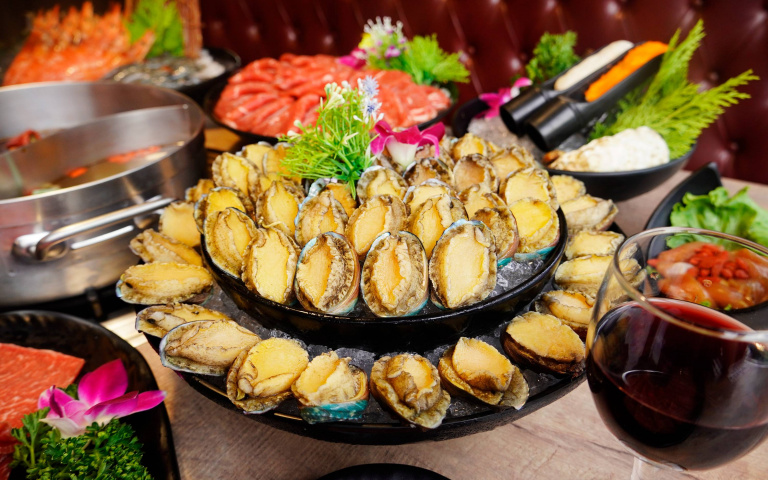 鮑魚吃到飽!馬辣10大品牌「優惠懶人包」,還有烏魚子、干貝、A5和牛可以吃!