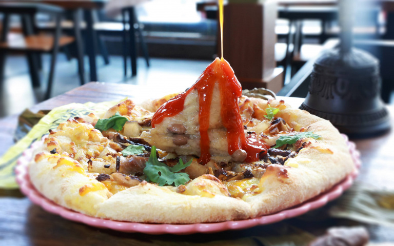 看完粽邪再吃粽邪打5折！陽光皇后與粽邪3推出聯名粽邪PIZZA