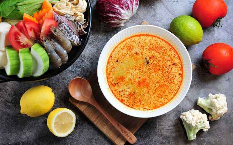 新加坡直送「叻沙鍋」就是狂！湯品連鎖推超猛外帶，搭配「鮭魚味增鍋」鴛鴦雙拼在家秒開鍋