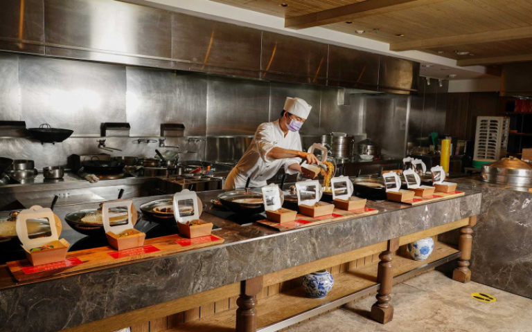 「微解封」不同調！多縣市飯店僅供外帶　少數內用採高規格防疫