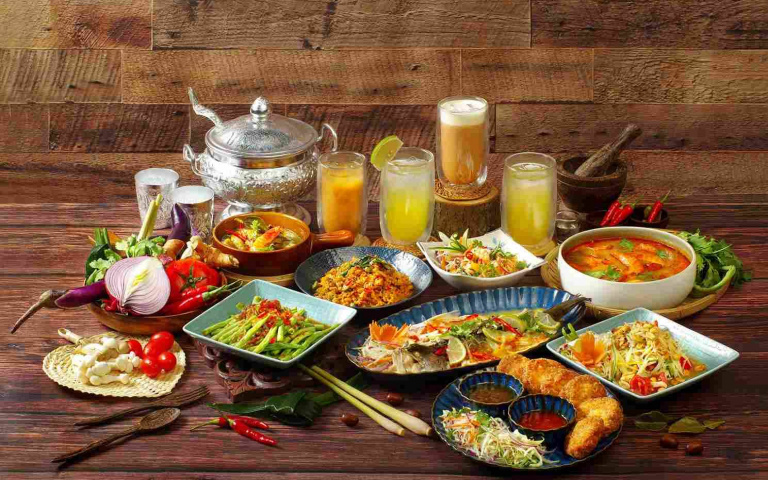 餐廳推4人泰式合菜，加1元泰式奶茶、冰淇淋無限吃！