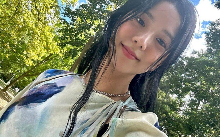 BLACKPINK Jisoo認愛後首露面：「接下來有好消息要告訴大家」