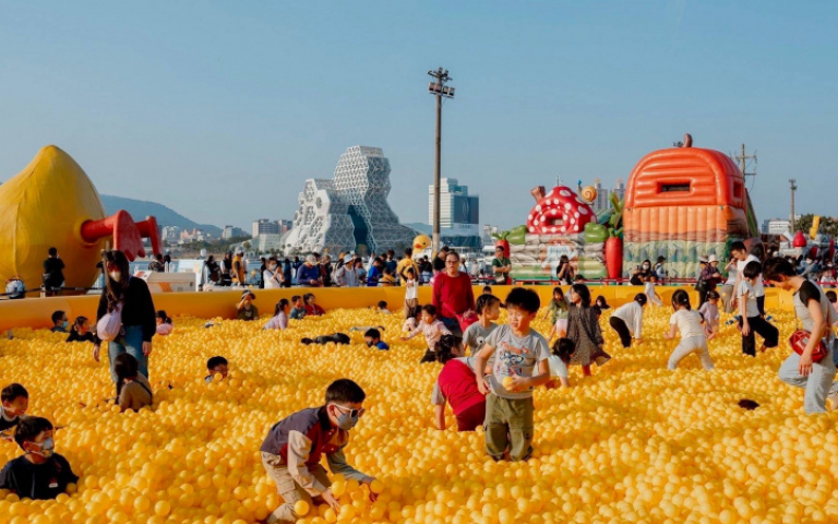 高雄「冬日遊樂園」不只有黃色小鴨　大型球池＋超萌裝置好拍又好玩