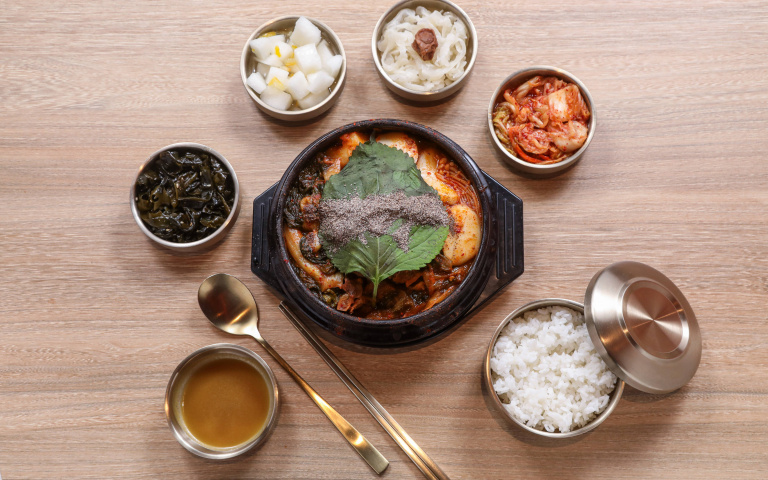 台北信義區新亮點3／來一碗香濃療癒的馬鈴薯排骨湯　好萊塢明星最愛精品糖果買回家