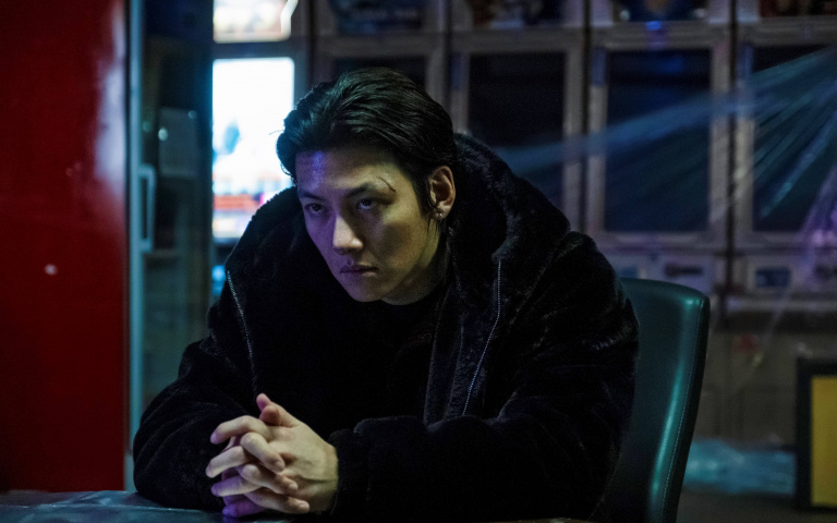 劉德華封閉機艙上演肉搏戰 屈楚蕭扮演心狠手辣的劫匪大BOSS