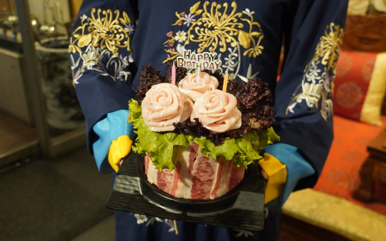 射手座、摩羯座到「問鼎」慶生送肉蛋糕！宮廷火鍋盛冬優惠開跑！