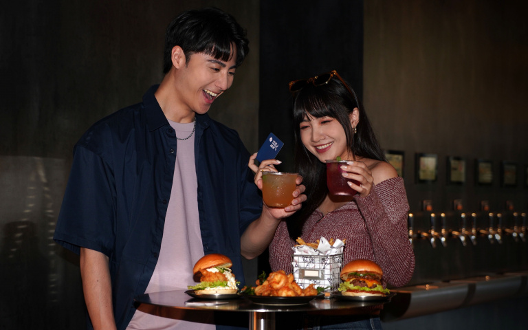 自助調酒吧「BLAH BLAH Bar」開幕 星廚林明健操刀餐點、亞洲50大酒吧Bar Mood研發聯名茶酒